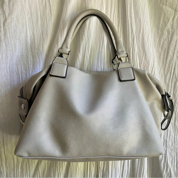 77%OFF❣️Cesca Beige Cream Ribbed Bucket Handbag - Picture 6 of 16